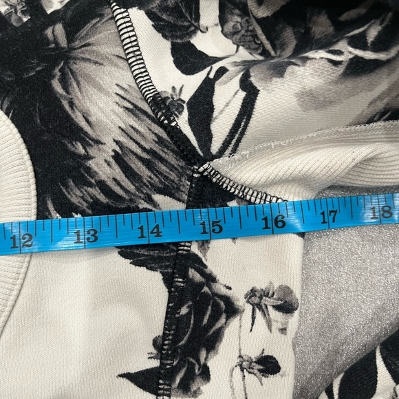 [US2]Lululemon scuba Hoodie Black/ White Floral Pattern - Picture 9 of 14